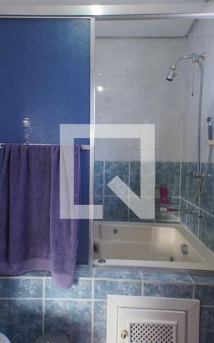 Casa à venda com 100m², 2 quartos e 2 vagas Casa à venda com 100m², 2 quartos e 2 vagasBanheiro da suíte