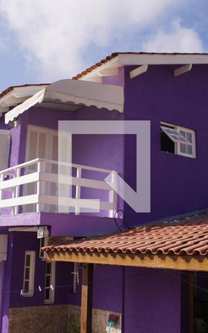 Casa à venda com 100m², 2 quartos e 2 vagas Casa à venda com 100m², 2 quartos e 2 vagasFachada