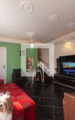 Casa à venda com 100m², 2 quartos e 2 vagas Casa à venda com 100m², 2 quartos e 2 vagasSala