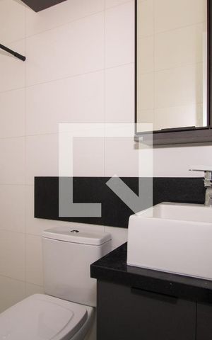 Casa de condomínio à venda com 277m², 3 quartos e 3 vagas Casa de condomínio à venda com 277m², 3 quartos e 3 vagasbanheiro