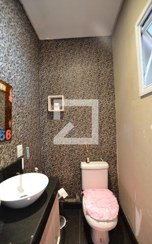 Casa à venda com 300m², 3 quartos e 2 vagasLavabo