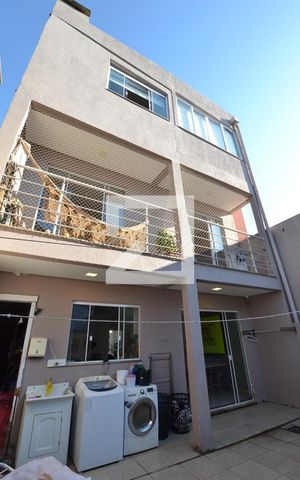 Casa à venda com 300m², 3 quartos e 2 vagasFachada Fundos