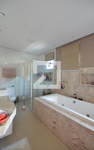 Casa à venda com 300m², 3 quartos e 2 vagasBanheiro com conceito aberto da suíte Master