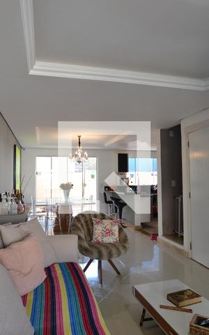 Casa à venda com 300m², 3 quartos e 2 vagasSala