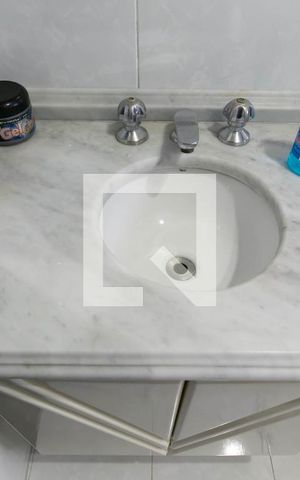 Casa à venda com 93m², 3 quartos e 2 vagas Casa à venda com 93m², 3 quartos e 2 vagasDetalhe banheiro