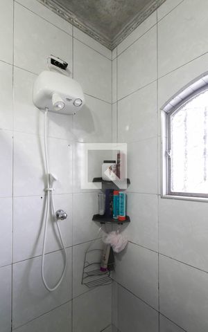 Casa à venda com 93m², 3 quartos e 2 vagas Casa à venda com 93m², 3 quartos e 2 vagasChuveiro