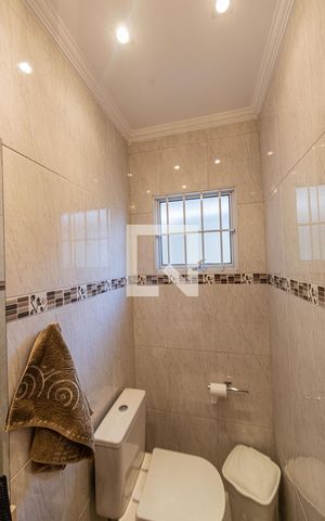Casa à venda com 200m², 4 quartos e sem vaga Casa à venda com 200m², 4 quartos e sem vagaLavabo