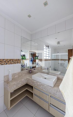 Casa à venda com 200m², 4 quartos e sem vaga Casa à venda com 200m², 4 quartos e sem vagaBanheiro Social 2