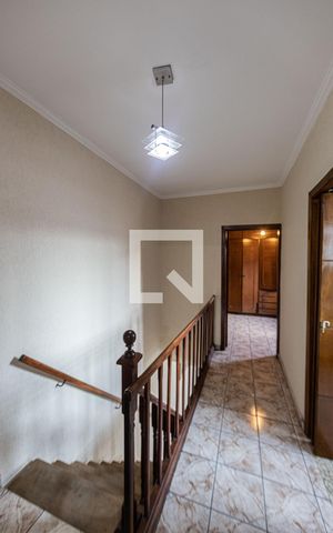 Casa à venda com 200m², 4 quartos e sem vaga Casa à venda com 200m², 4 quartos e sem vagaCorredor