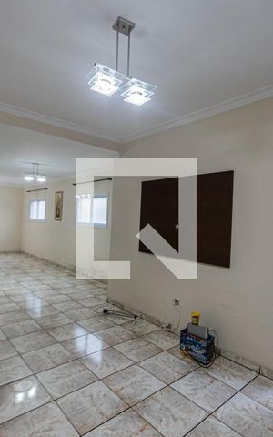 Casa à venda com 200m², 4 quartos e sem vaga Casa à venda com 200m², 4 quartos e sem vagaSala