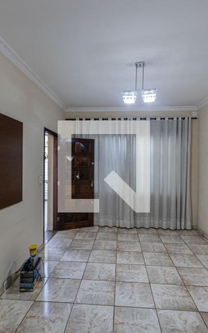 Casa à venda com 200m², 4 quartos e sem vaga Casa à venda com 200m², 4 quartos e sem vagaSala