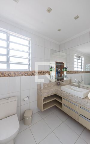 Casa à venda com 200m², 4 quartos e sem vaga Casa à venda com 200m², 4 quartos e sem vagaBanheiro Social 2