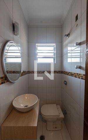 Casa à venda com 200m², 4 quartos e sem vaga Casa à venda com 200m², 4 quartos e sem vagaBanheiro Social