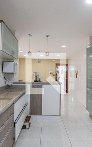 Casa à venda com 200m², 4 quartos e sem vaga Casa à venda com 200m², 4 quartos e sem vagaCozinha