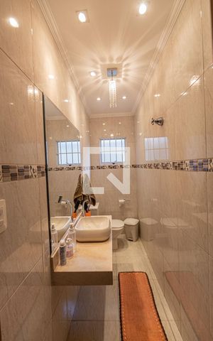 Casa à venda com 200m², 4 quartos e sem vaga Casa à venda com 200m², 4 quartos e sem vagaLavabo
