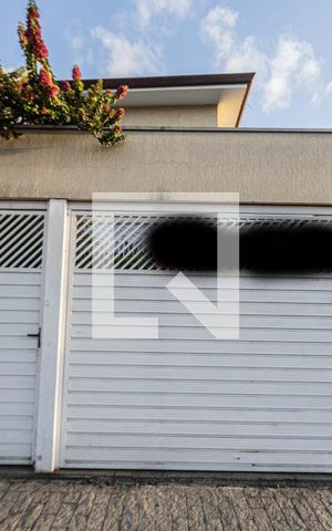 Casa à venda com 200m², 4 quartos e sem vaga Casa à venda com 200m², 4 quartos e sem vagaFachada