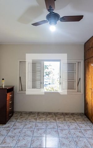 Casa à venda com 200m², 4 quartos e sem vaga Casa à venda com 200m², 4 quartos e sem vagaQuarto 1
