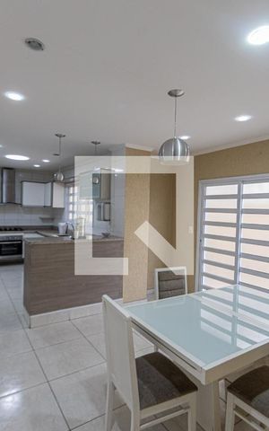 Casa à venda com 200m², 4 quartos e sem vaga Casa à venda com 200m², 4 quartos e sem vagaCozinha