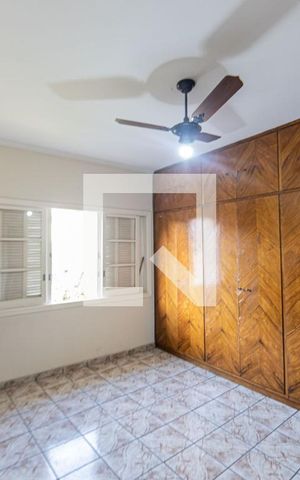 Casa à venda com 200m², 4 quartos e sem vaga Casa à venda com 200m², 4 quartos e sem vagaQuarto 1