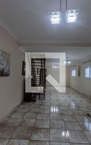 Casa à venda com 200m², 4 quartos e sem vaga Casa à venda com 200m², 4 quartos e sem vagaSala