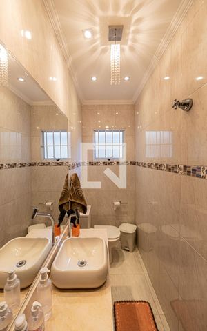 Casa à venda com 200m², 4 quartos e sem vaga Casa à venda com 200m², 4 quartos e sem vagaLavabo