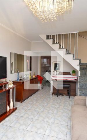 Casa à venda com 170m², 5 quartos e 2 vagas Casa à venda com 170m², 5 quartos e 2 vagasSala