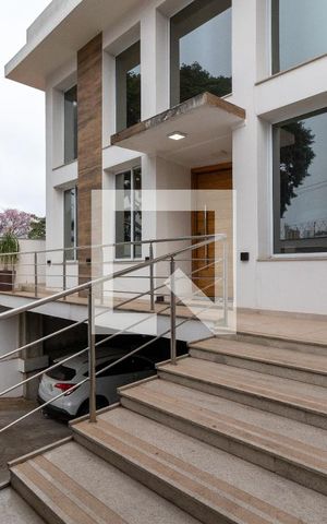Casa à venda com 700m², 3 quartos e 8 vagasEntrada