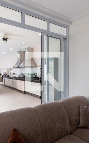 Casa à venda com 700m², 3 quartos e 8 vagasSala de Televisão