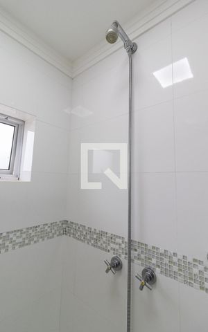 Casa à venda com 700m², 3 quartos e 8 vagasBanheiro da Suíte 2