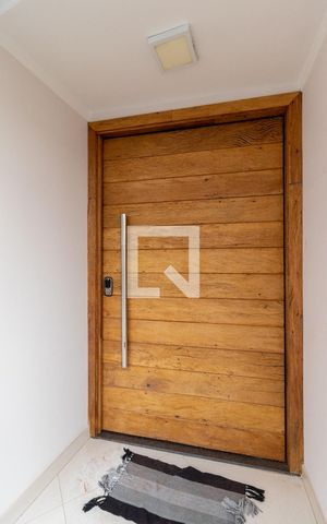 Casa à venda com 700m², 3 quartos e 8 vagasEntrada