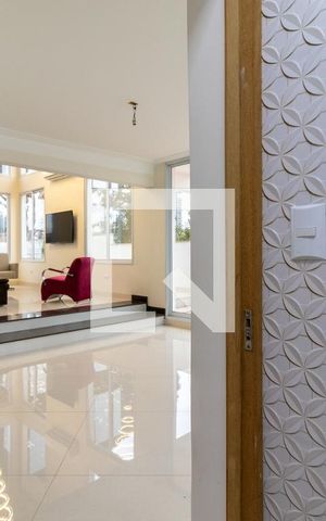Casa à venda com 700m², 3 quartos e 8 vagasLavabo