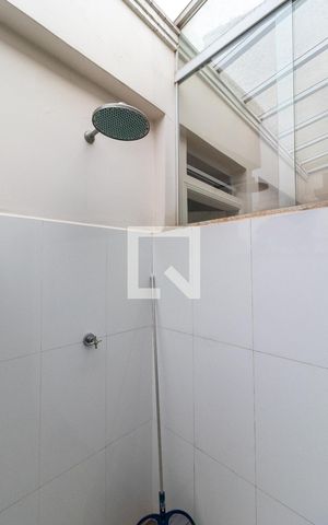Casa à venda com 700m², 3 quartos e 8 vagasDucha da Piscina