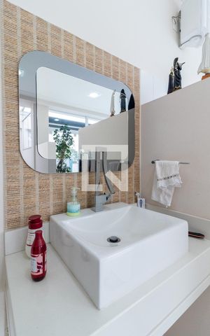 Casa à venda com 700m², 3 quartos e 8 vagasVestiários