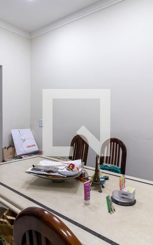 Casa à venda com 700m², 3 quartos e 8 vagasEscritório