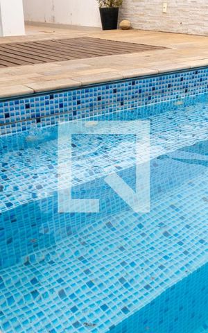 Casa à venda com 700m², 3 quartos e 8 vagasPiscina