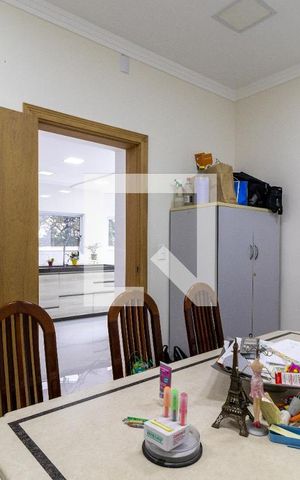 Casa à venda com 700m², 3 quartos e 8 vagasEscritório