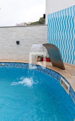 Casa à venda com 700m², 3 quartos e 8 vagasPiscina