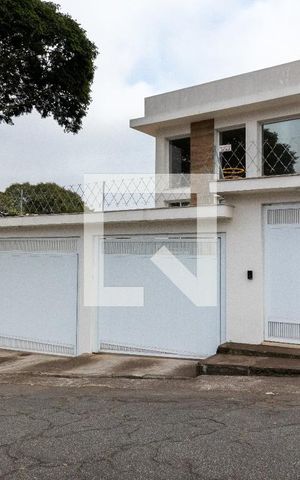 Casa à venda com 700m², 3 quartos e 8 vagasFachada
