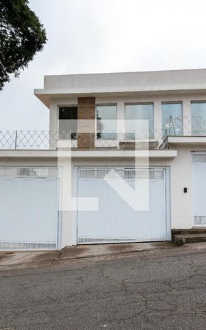 Casa à venda com 700m², 3 quartos e 8 vagasFachada