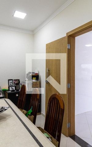 Casa à venda com 700m², 3 quartos e 8 vagasEscritório