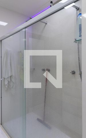 Casa à venda com 700m², 3 quartos e 8 vagasBanheiro da Suíte 1