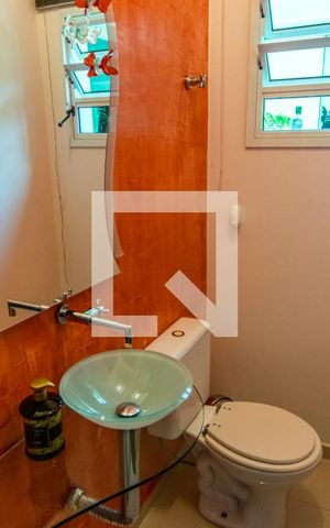 Casa à venda com 300m², 4 quartos e 5 vagas Casa à venda com 300m², 4 quartos e 5 vagasLavabo
