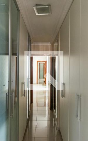 Casa à venda com 300m², 4 quartos e 5 vagas Casa à venda com 300m², 4 quartos e 5 vagasSuíte 1