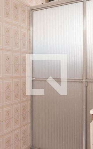 Apartamento à venda com 105m², 2 quartos e sem vaga Apartamento à venda com 105m², 2 quartos e sem vagaBanheiro