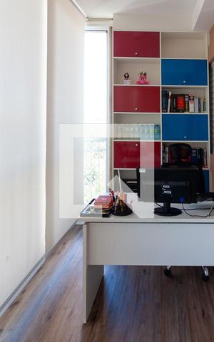 Apartamento à venda com 151m², 3 quartos e 3 vagas Apartamento à venda com 151m², 3 quartos e 3 vagasVaranda