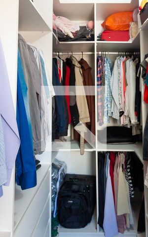 Apartamento à venda com 151m², 3 quartos e 3 vagas Apartamento à venda com 151m², 3 quartos e 3 vagasCloset