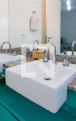 Apartamento à venda com 151m², 3 quartos e 3 vagas Apartamento à venda com 151m², 3 quartos e 3 vagasBanheiro da Suíte 2