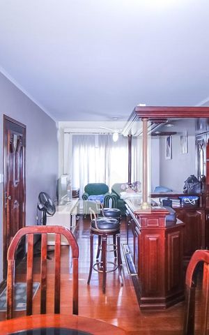 Casa à venda com 273m², 4 quartos e 6 vagas Casa à venda com 273m², 4 quartos e 6 vagasSala