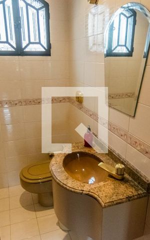 Casa à venda com 250m², 3 quartos e 4 vagas Casa à venda com 250m², 3 quartos e 4 vagasLavabo