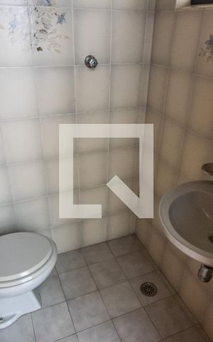 Casa à venda com 250m², 3 quartos e 4 vagas Casa à venda com 250m², 3 quartos e 4 vagasBanheiro de Serviço